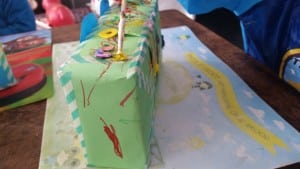 3-15-knutselen-creatief-moederdag-vaderdag-diy-kleenex-tissuebox-tissuemonster-knutselactiviteit-peuters-kleuters-nanny-annelon-verfen