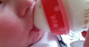 4-15-NUK-Trainingsfles-handgreep-flesvoeding-handje-baby-nanny-annelon-blog-mond