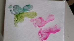 5-15-voetjes-verf-voet-vlinder-roze-canvas-vaderdag-knutselen-baby-stempelen