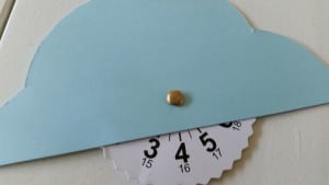 6-15-vaderdag-baby-peuter-knutselen-knutselwerkje-parkeerschijf-papa-nanny-amsterdam-gastouder-oppas-draaien