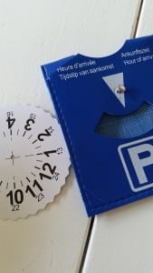 6-15-vaderdag-baby-peuter-knutselen-knutselwerkje-parkeerschijf-papa-nanny-amsterdam-gastouder-oppas-knippen