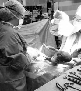 7-15-bevallen-keizersnede-in-het-olvg-ziekenhuis-amsterdam-ervaringen-ervaring-baby-geboren-Nola-Nanny-Annelon-operatie