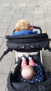 7-15-phil-and-teds-promenade-kid-sit-drie-kinderen-kinderwagen-reiswieg-baby-peuter-twee-duowagen-duo-achter-elkaar