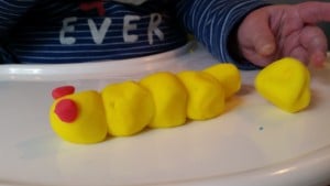 9-15-my-first-klei-ses-knutselen-baby-1-jaar-kleuren-nanny-amsterdam-moeder-annelon-rups