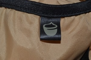 9-15-pacapod-review-tas-mirano-luiertas-verschoontas-verzorgtas-baby-practisch-handtas-vrouwentas-nanny-moeder-amsterdam-wagen-haken-symbool-creme