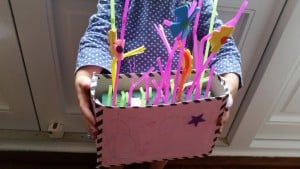 10-15-peuter-kleuter-kinderen-plant-bloemen-rietjes-knutselwerkje-knutselen-nanny-amsterdam-knutseltip-knutselidee-resultaat