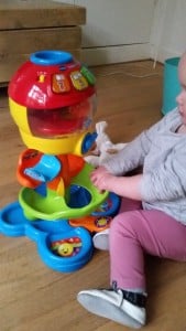 10-15-vtech-ballentoren-speelgoed-ballen-baby-dreumes-kinderen-nanny-amsterdam-spelen