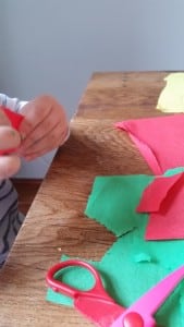 11-15-benodigdheden-knutselen-windlichtjes-glazen-potjes-papier-marche-waxinelichtjes-lijm-plakken-kinderen-kleuter-peuter-knippen