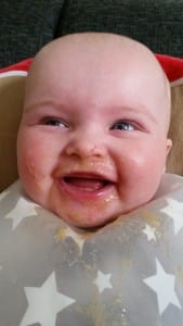 12-15-babyhapjes-vier-maanden-wat-nu-welke-voeding-wat-mag-niet-honing-melk-groente-fruit-hoe-baby-newborn-wipstoel-moeder-mama-nanny-amsterdam