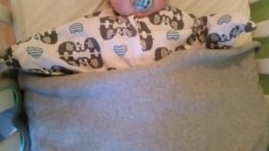 12-15-zippadeezip-baby-slaapzak-sleeping-slapen-newborn-opeenwolkje-newborn-geborgen-slaapprobleem-nanny-moeder-amsterdam-armen