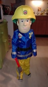 verkleedkleren - feestje - carnaval - brandweeman Sam - klopt met masker - nanny annelon - verkleden - even je idool zijn