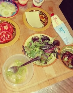 broodje hamburger - lekker snoepen aan tafel - leuk om zelf te doen - gezond en beetje snacken - peuter - jonge kinderen - nanny annelon