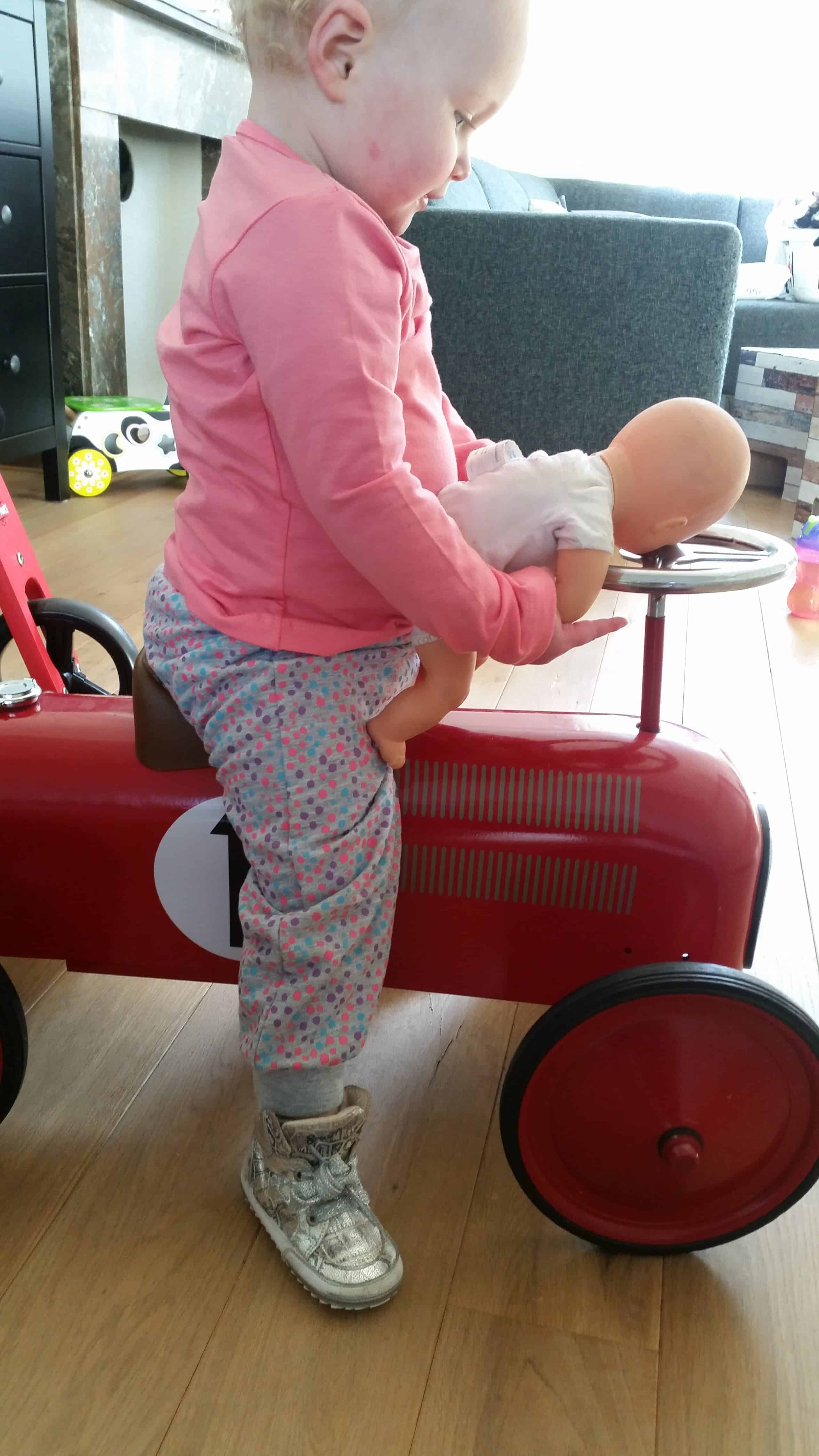 3-16-leuke-zeeman-kleding-kleren-vest-broek-joggingpak-grijs-gekleurde-stippen-vrolijk-baby-peuter-dreumes-nanny-moeder-nanny-annelon-blog-vlog-auto