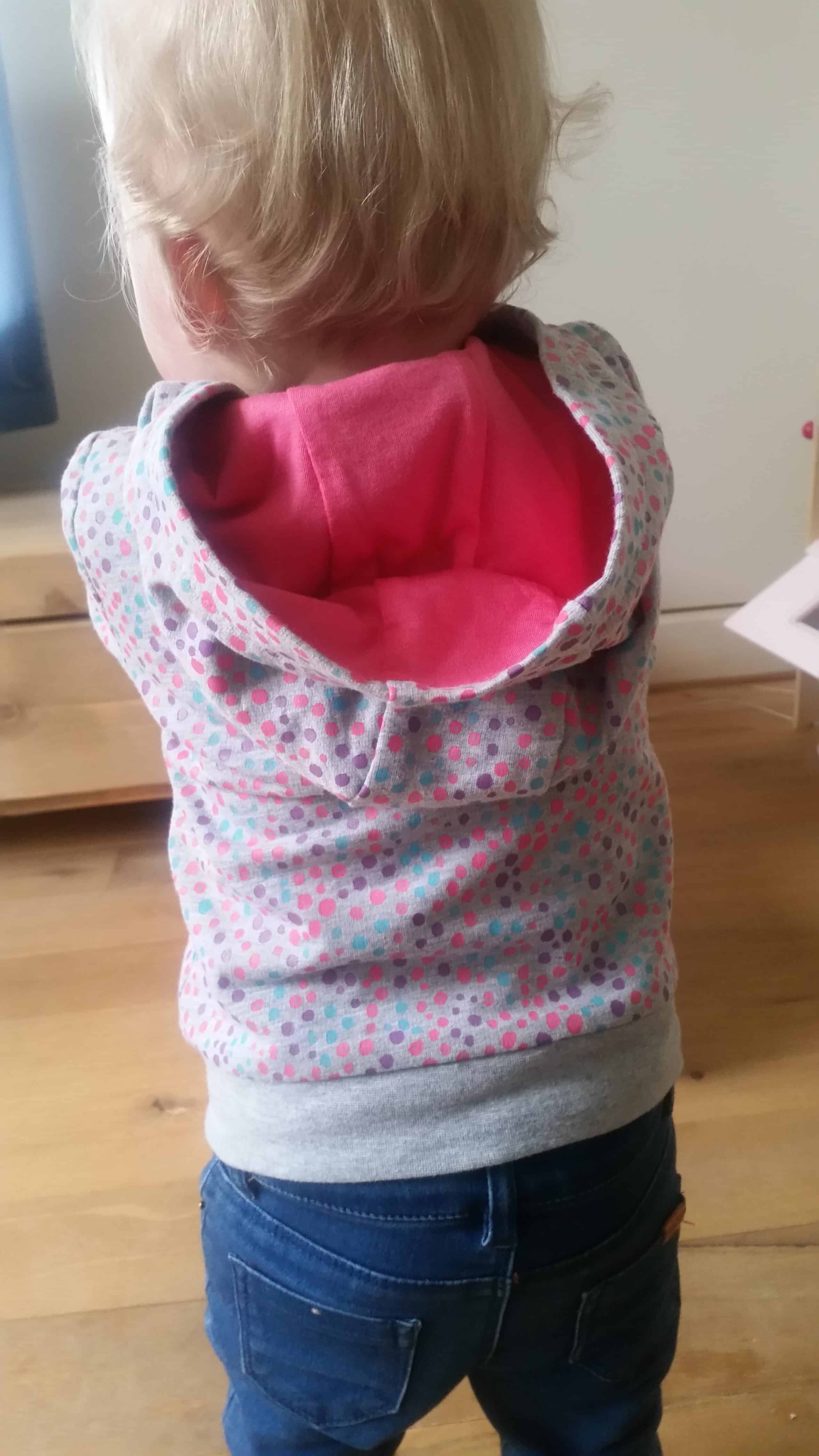 3-16-leuke-zeeman-kleding-kleren-vest-broek-joggingpak-grijs-gekleurde-stippen-vrolijk-baby-peuter-dreumes-nanny-moeder-nanny-annelon-blog-vlog