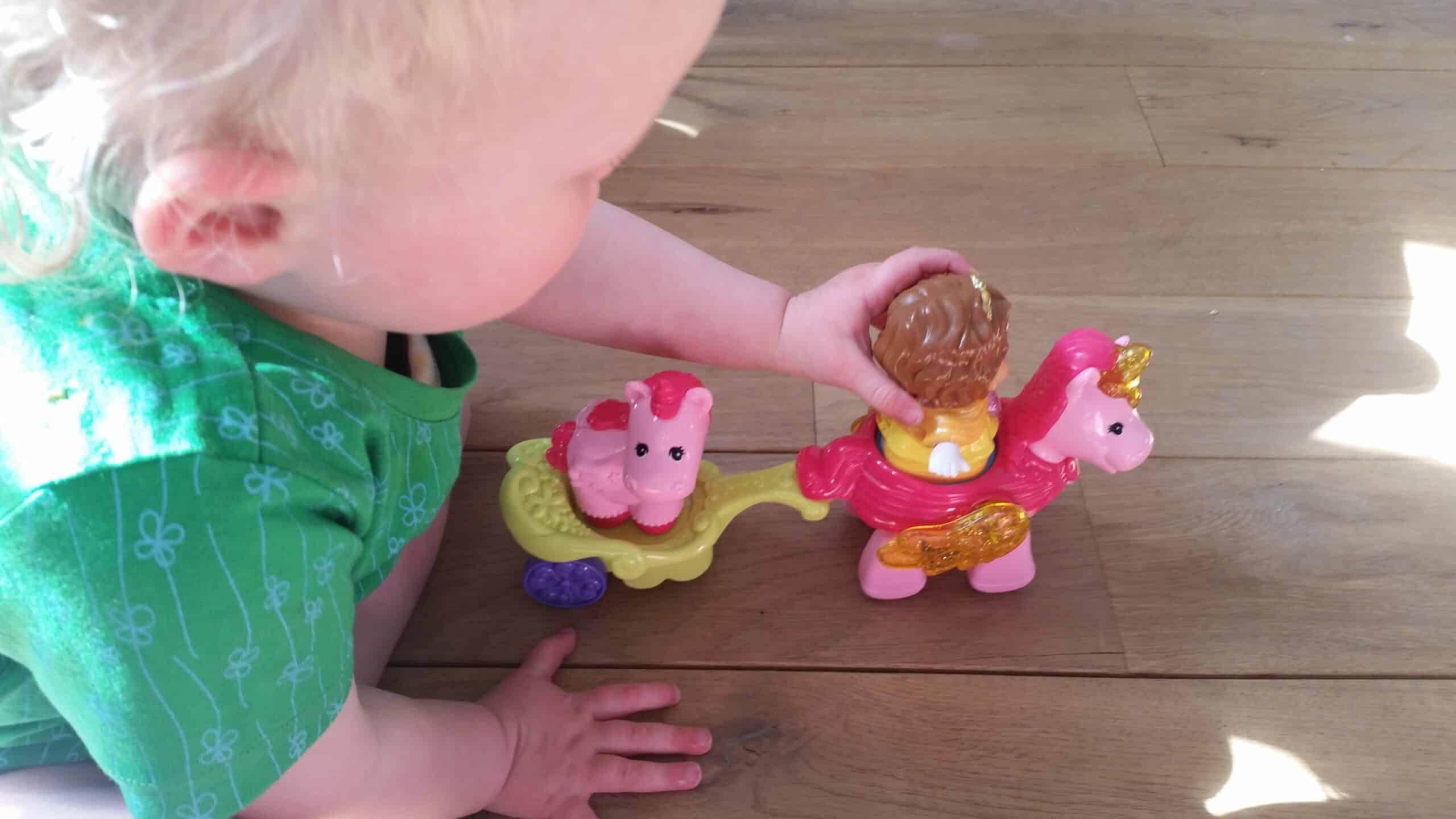 5-15-prinses-penny-eenhoorn-vtech-vrolijke-vriendjes-film-cadeau-verrassing-sint-kerst-liedjes-magische-wereld-mama-nanny-amsterdam-voorbeeld