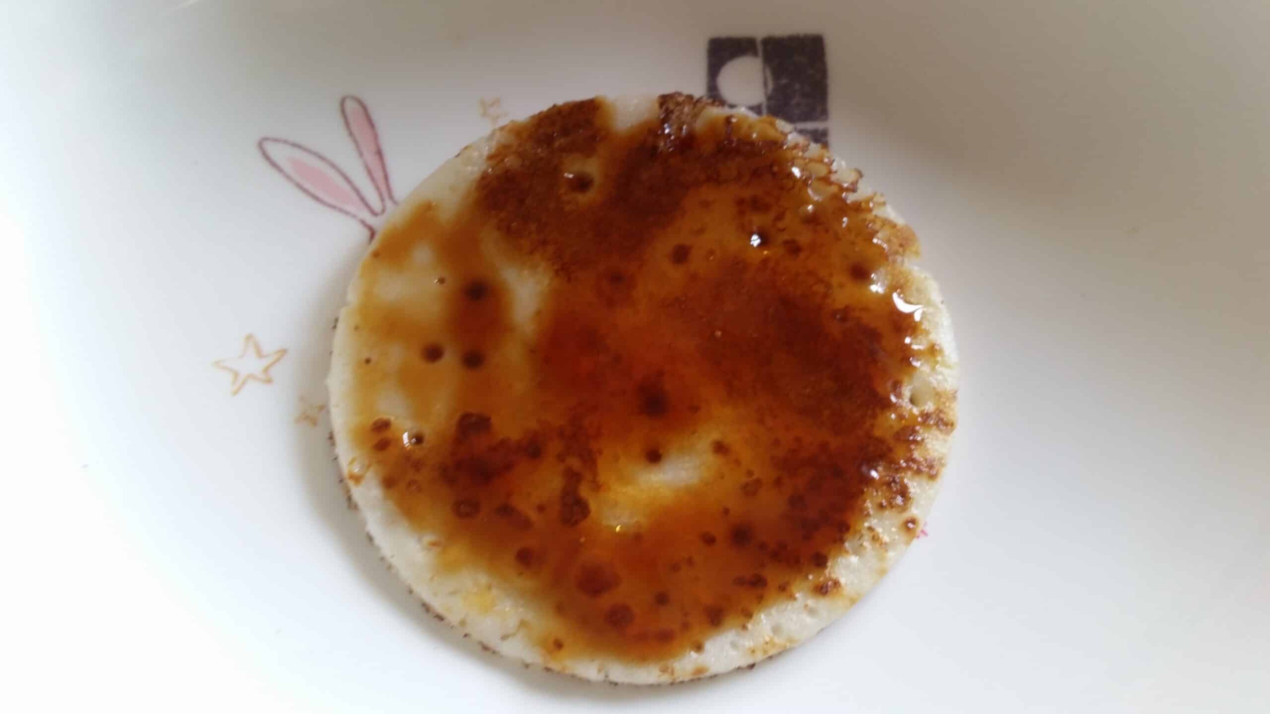 5-16-pannenkoeken-stapel-appelstroop-cocos-kokos-garnering-zonder-melk-zonder-ei-lekker-gezond-snack-ontbijt-lunch-stroop