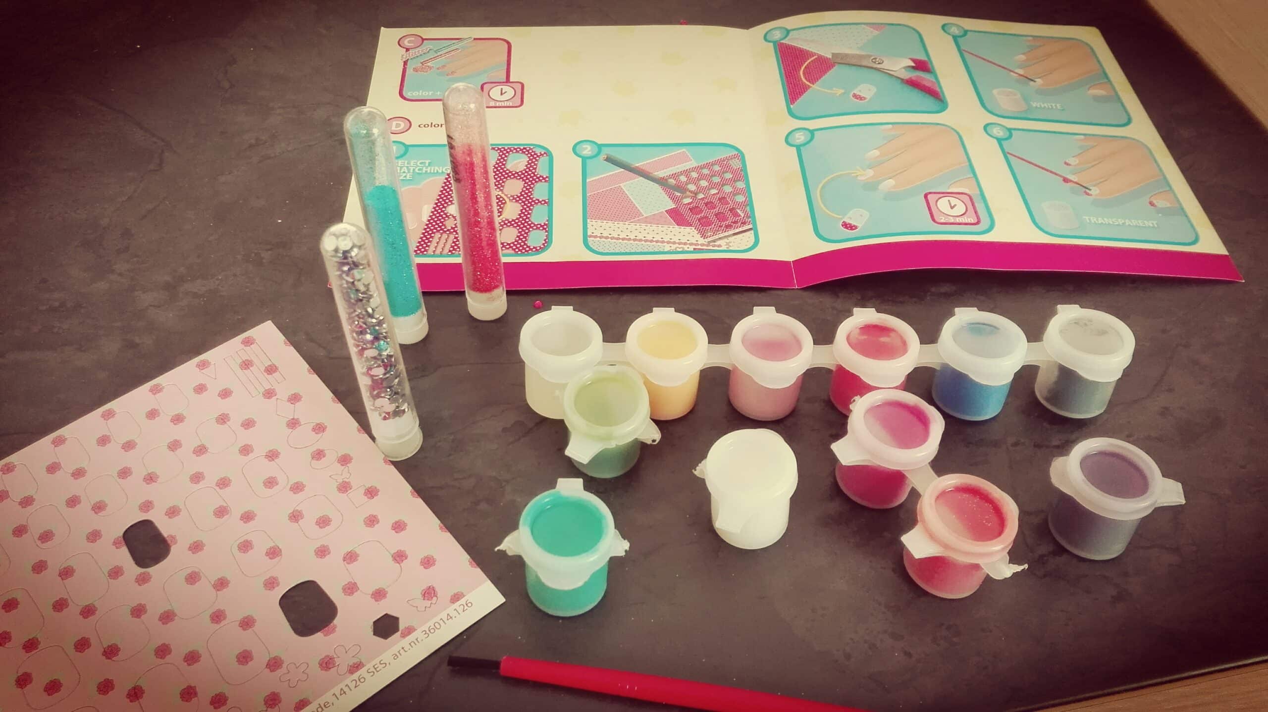 Ses Creative meisjes knutselen nagels versieren nagellak voor kinderen glitters instructieboekje nanny annelon meiden middag lekker friemelen en mooi make5