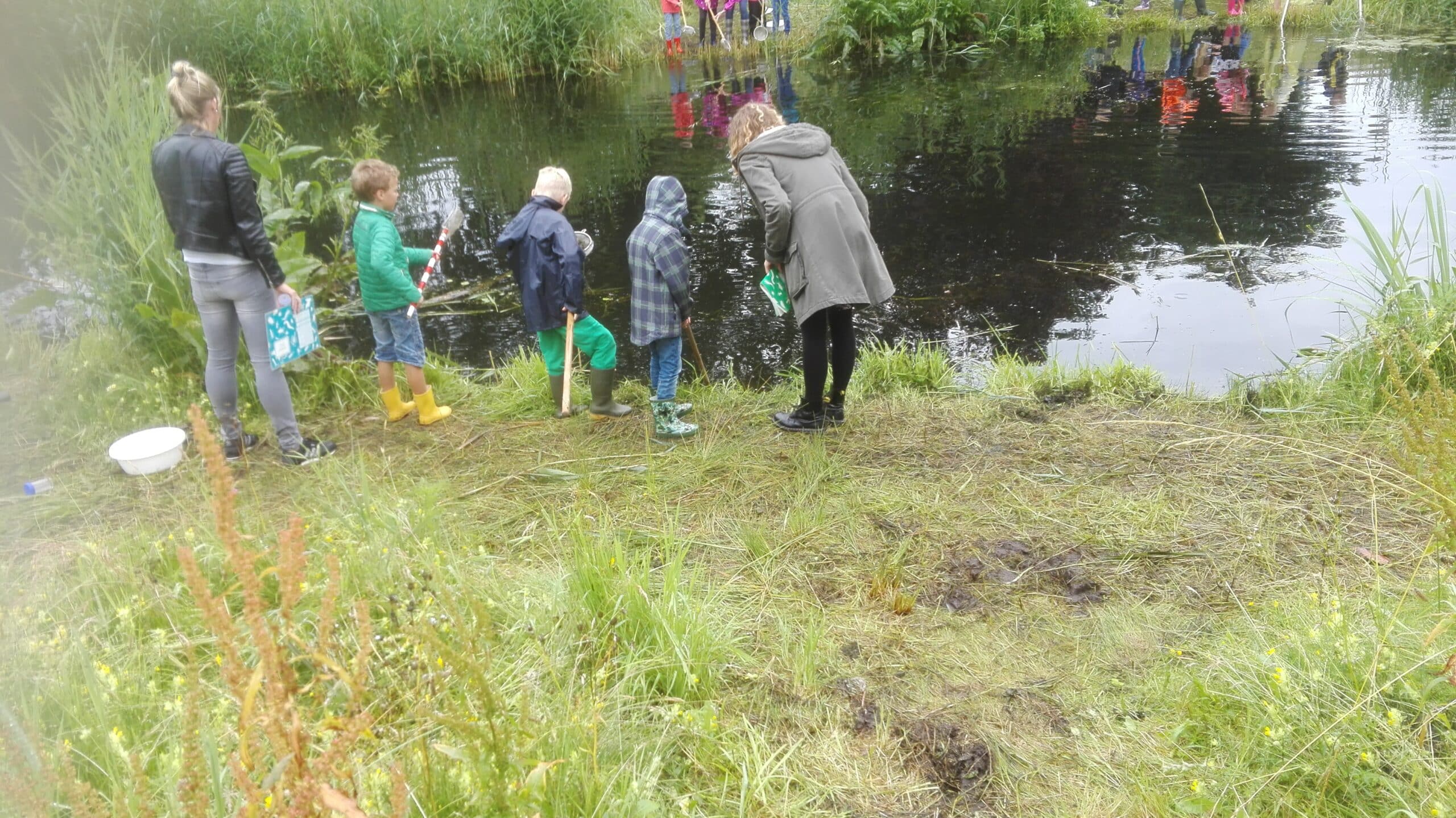 7-16-poel-en-sloten-nme-activiteit-insecten-beestjes-beestjesboek-basisschool-boek-kinderen-groep-3-4-3-jaar-cadeau-vergrootglas