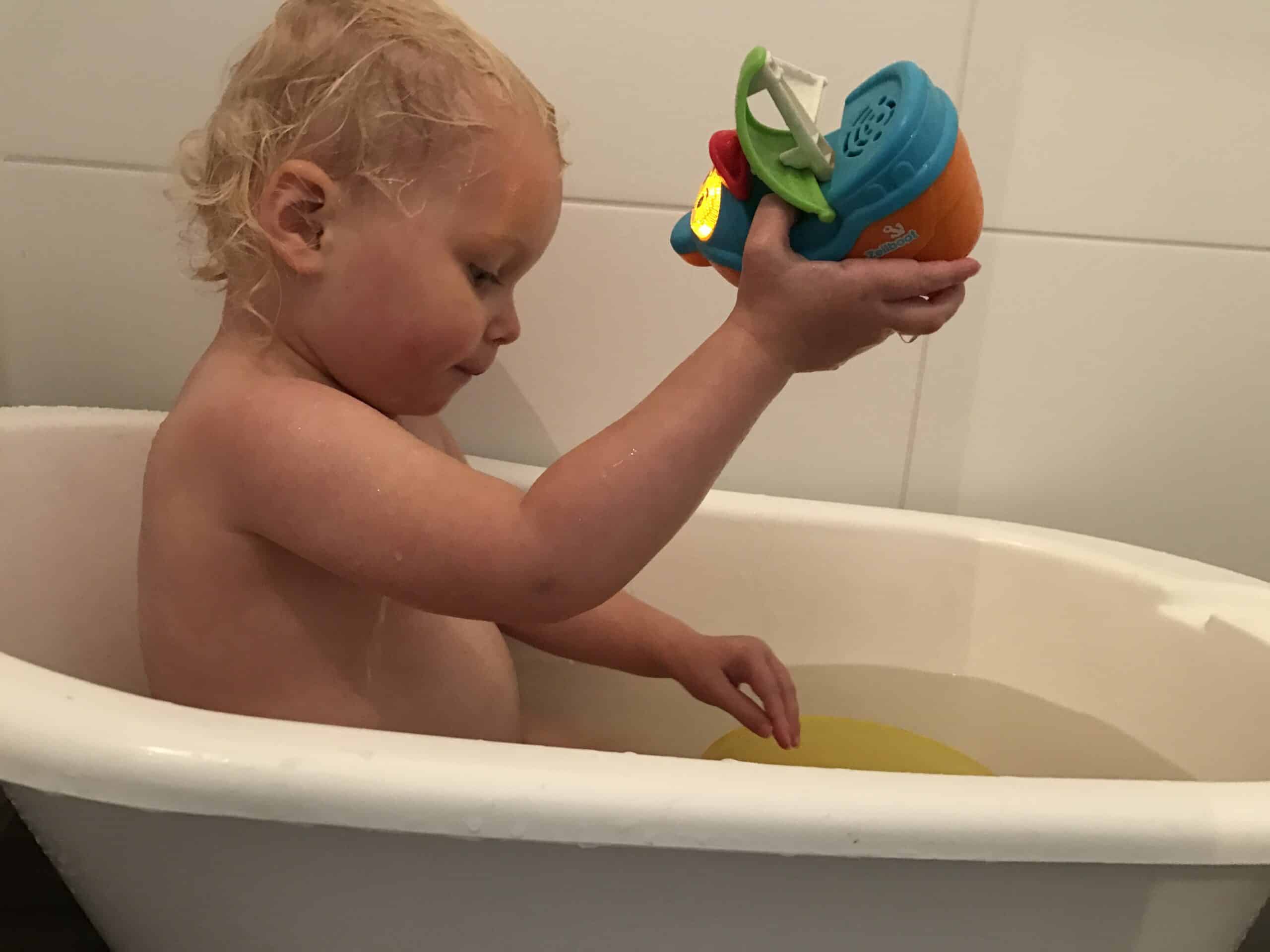 10-16-toet-toet-bad-boot-speelgoed-badspeelgoed-licht-geluid-jongens-meisjes-2-jaar-baby