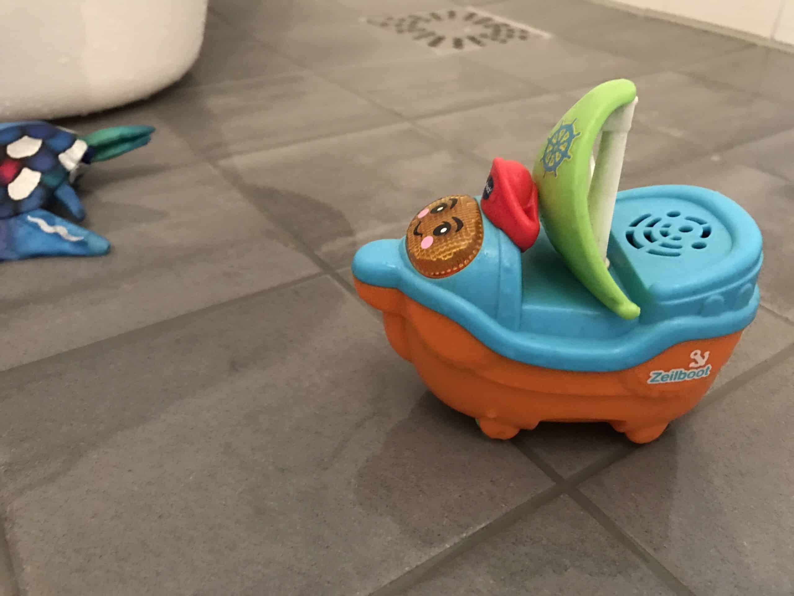 10-16-toet-toet-bad-boot-speelgoed-badspeelgoed-licht-geluid-jongens-meisjes-2-jaar-douche