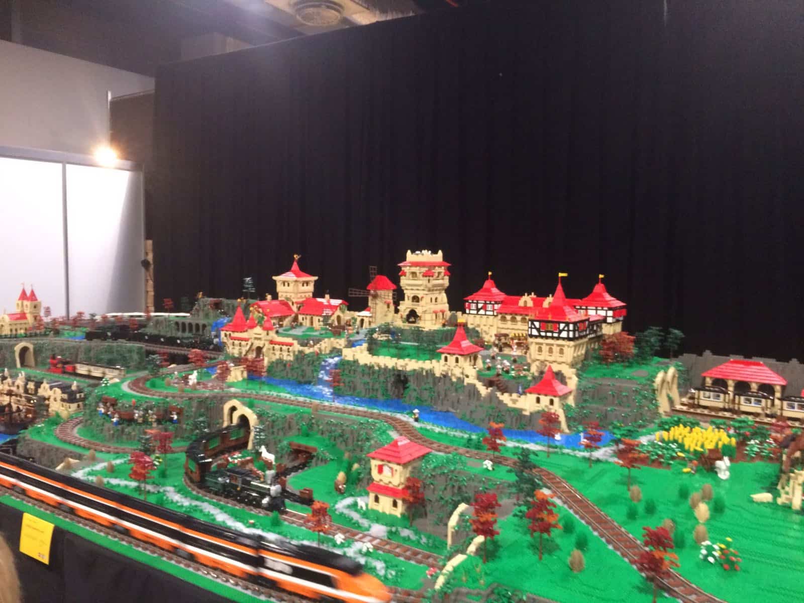 11-17-legoworld-legoland-lego-beurs-vaders-moeders-jongens-bouwen-evenement-vakantie-jaarbeurs-kinderen-activiteit-familie-nanny-moeder-amsterdam-land