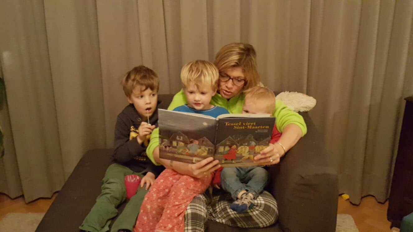 11-17-tessel-viert-sint-maarten-sintmaarten-lampion-boek-over-zingen-liedjes-huizen-snoep-kinderen-peuters-kleuters-verhaal-banner