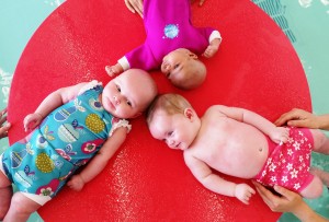 5-15-mat-onder-water-baby-waterbabies-nanny-amsterdam-Annelon-moeder-blog-meisjes