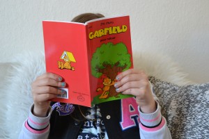 6-15-kinderplezier-meisje-leest-boeken-abonnement-boek-nanny-moeder-amsterdam-kinderen