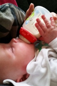 7-borstvoeding-naar-fles-flesvoeding-melk-moeder-mama-borst-overgang-baby-annelon-nanny-amsterdam-NUK
