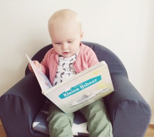 10-15-kleine-ijsbeer-review-boek-boekreview--nanny-amsterdam-moeder-baby-kinderen-karton-kartonboekje-stoel